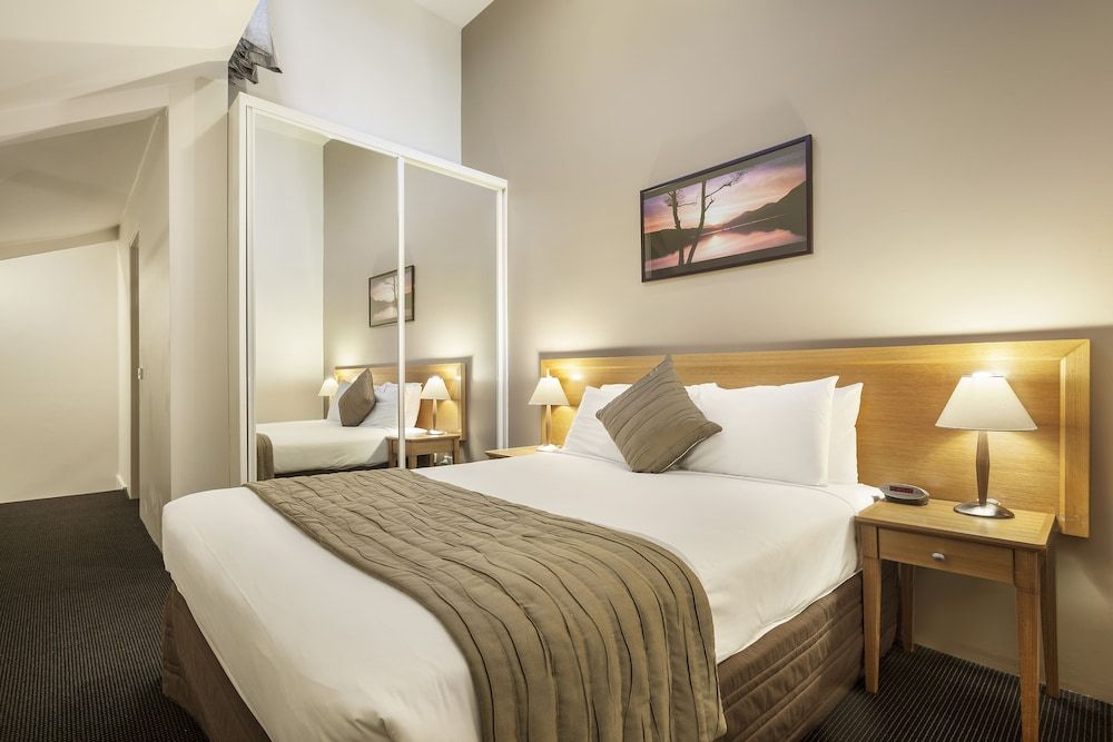 APX Parramatta Standard Two Bedroom Apartment - Limited Housekeeping