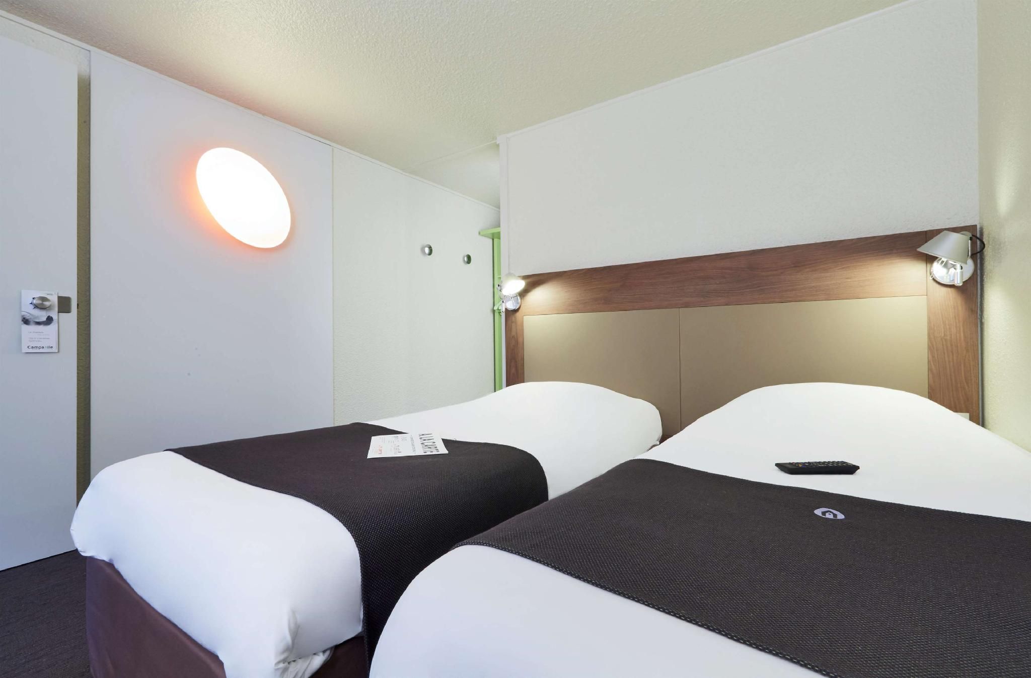 Campanile Lille Sud - CHR Twin Room for 2 Adults and 1 Child 2