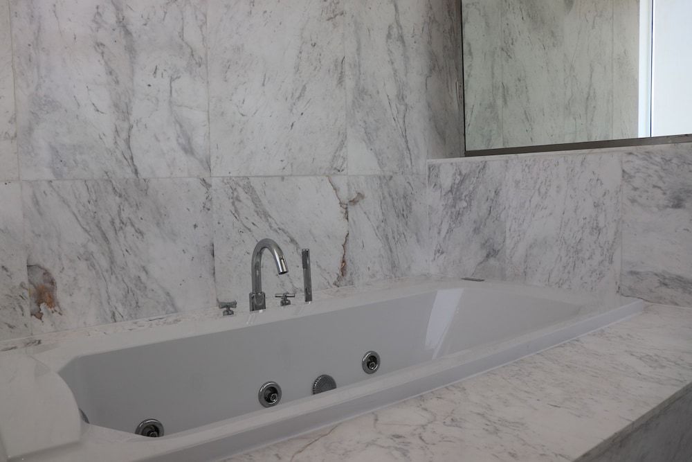 Afrin Prestige Presidential Quadruple Room 7