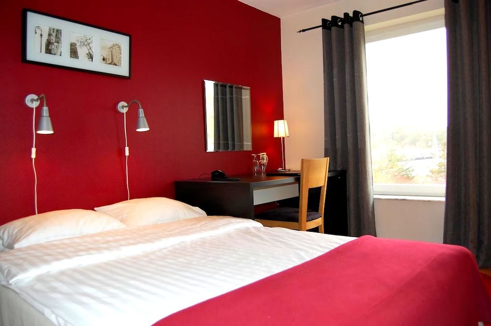 Hotel Riverside Standard Twin Room 3