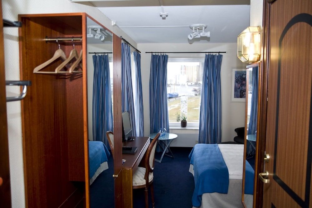 Hotel Riverside Standard Twin Room 2