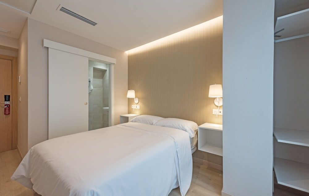 Hostal La Lonja Double Room 3