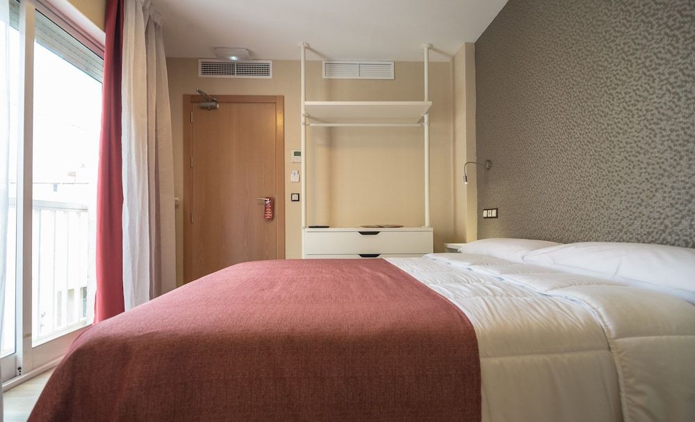 undefined Hostal La Lonja 7