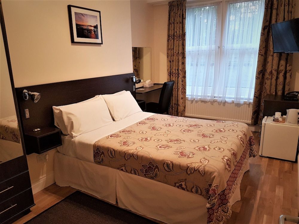 Gateway Hotel Double Room, Ensuite 3