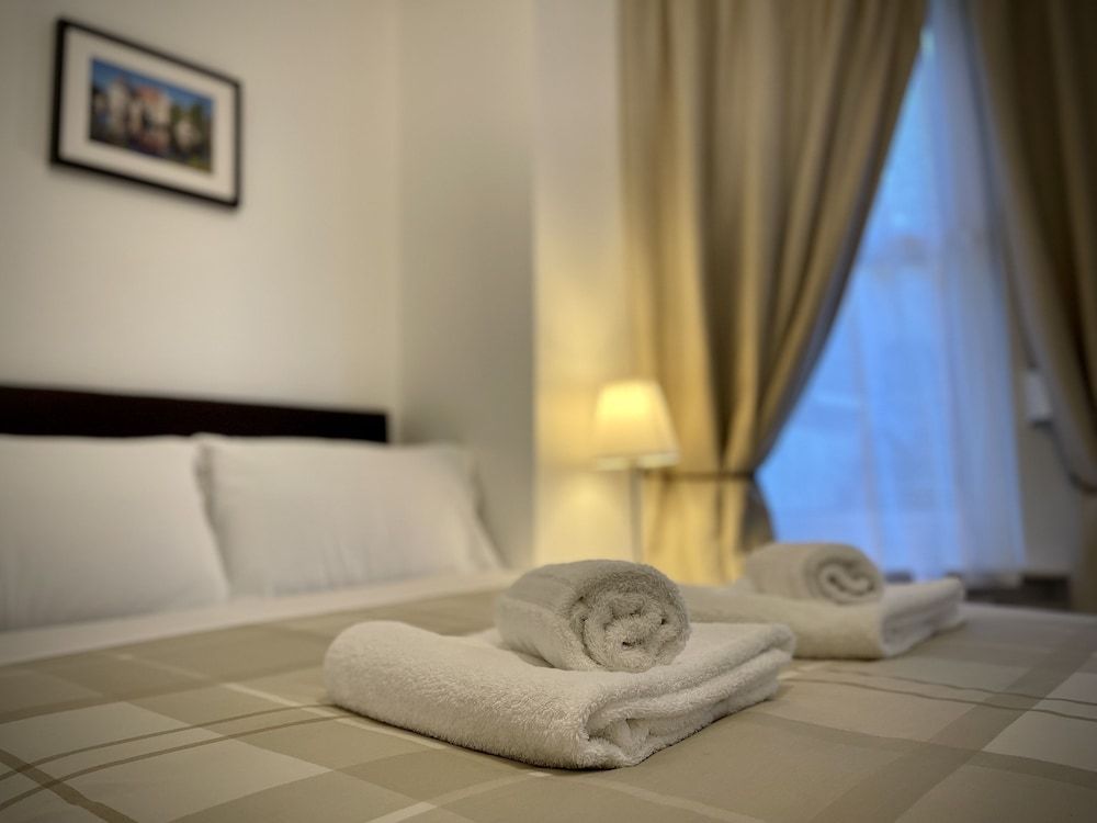 Gateway Hotel Double Room, Ensuite 9