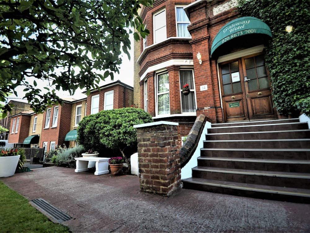 undefined Gateway Hotel 6