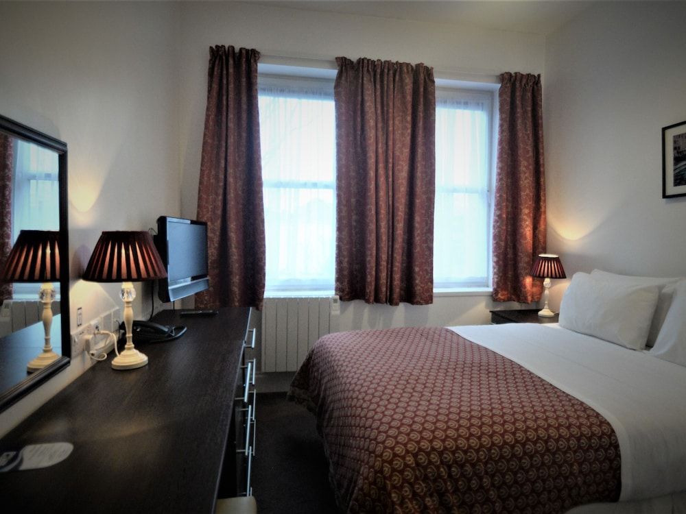 Gateway Hotel Double Room, Ensuite 2