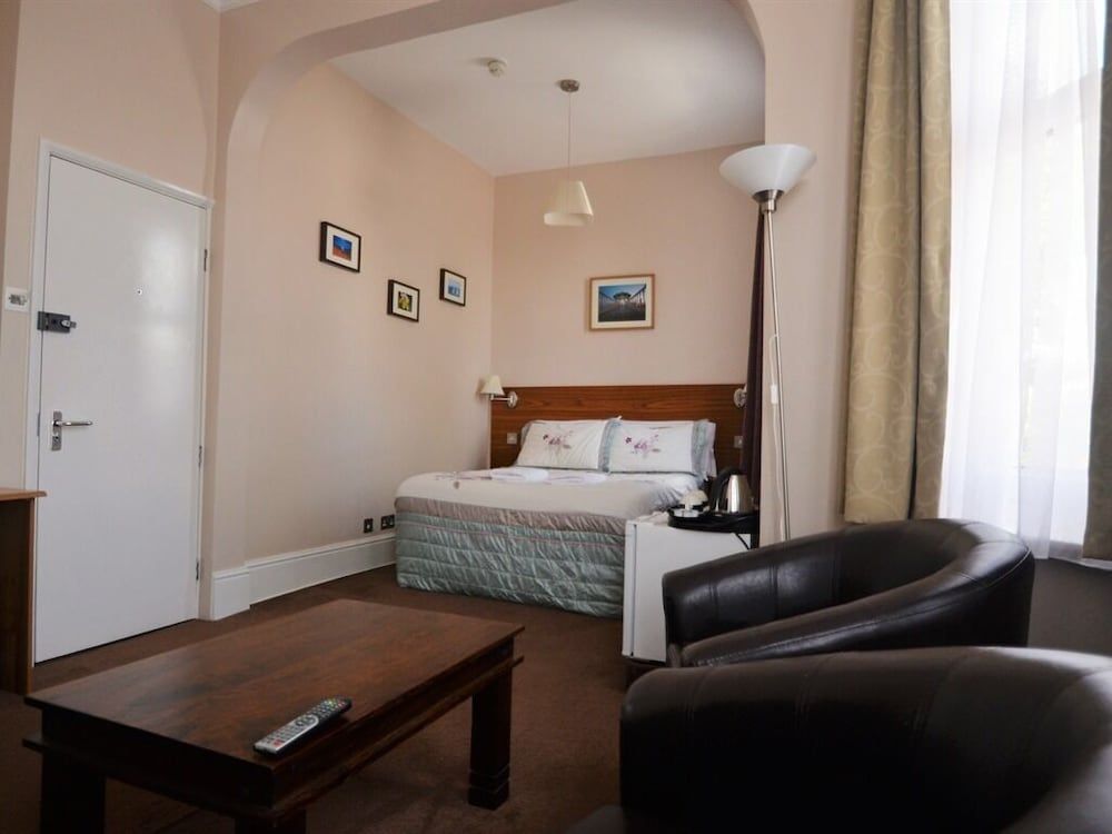 undefined Gateway Hotel 10