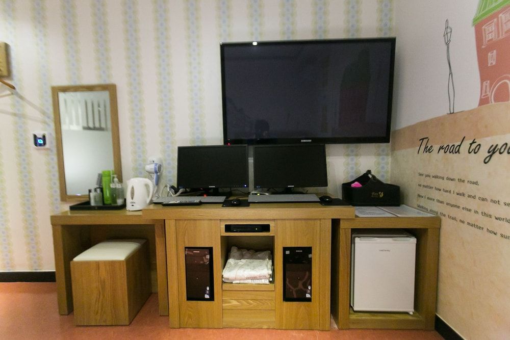 Fox Motel Standard Room 12