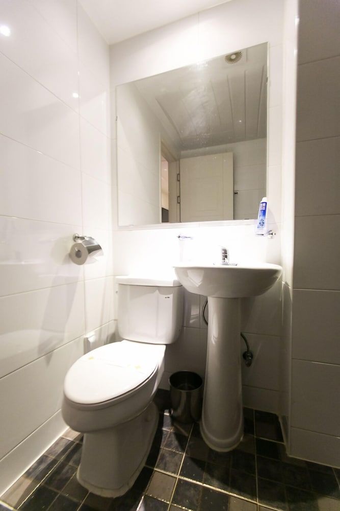 Fox Motel Standard Room 9