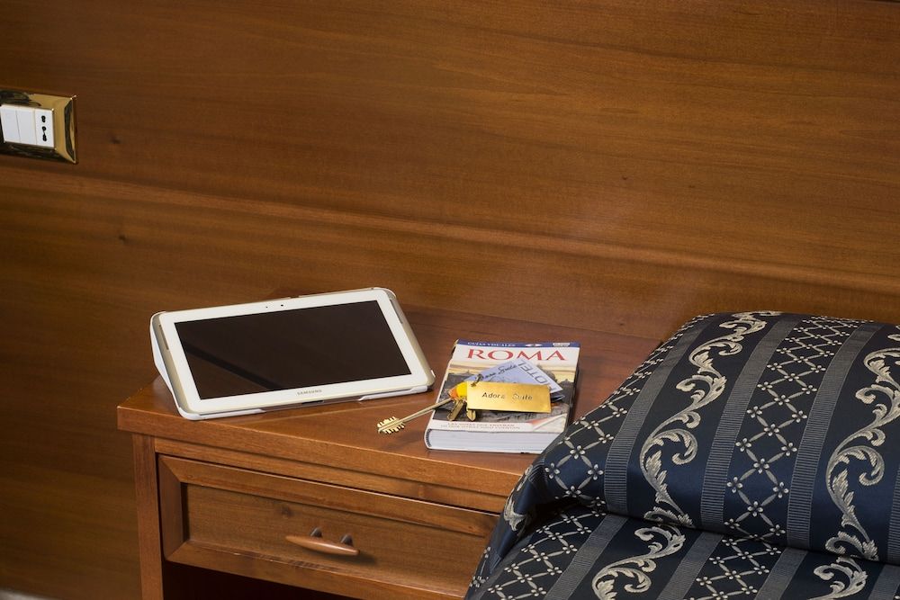 Hotel Chicago Triple Room 8