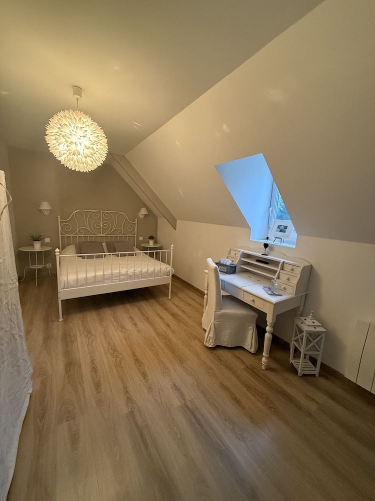 Château de Grèges Standard Double Room, Private Bathroom, Garden View