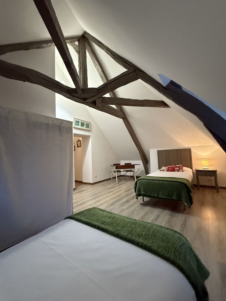 Château de Grèges Standard Quadruple Room, Private Bathroom (Family second floor) 2