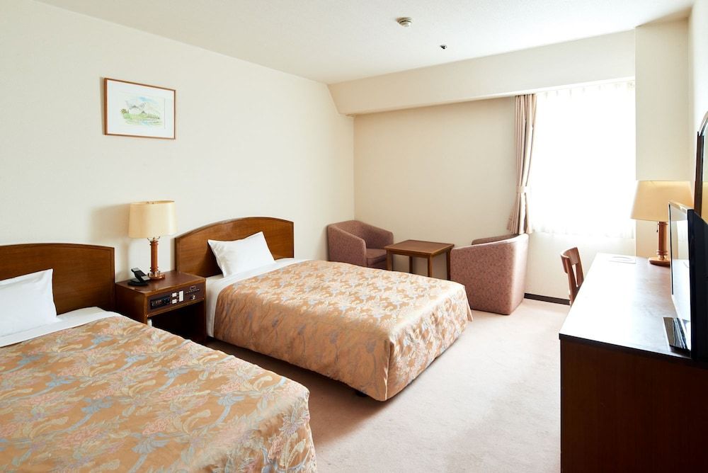 Twin Room, Smoking