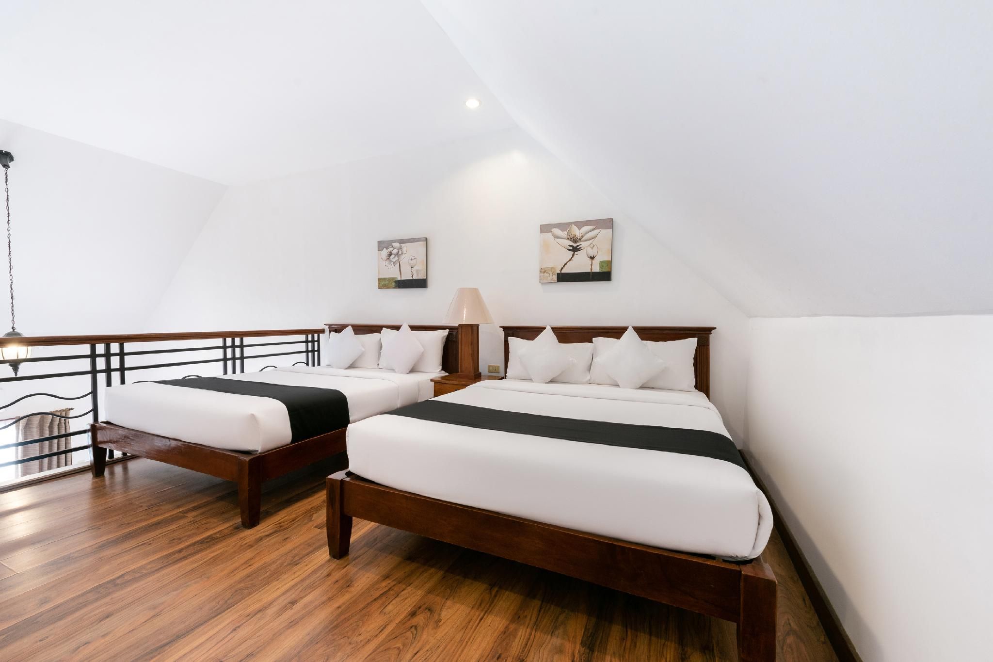 Superior Lakefront Family Room