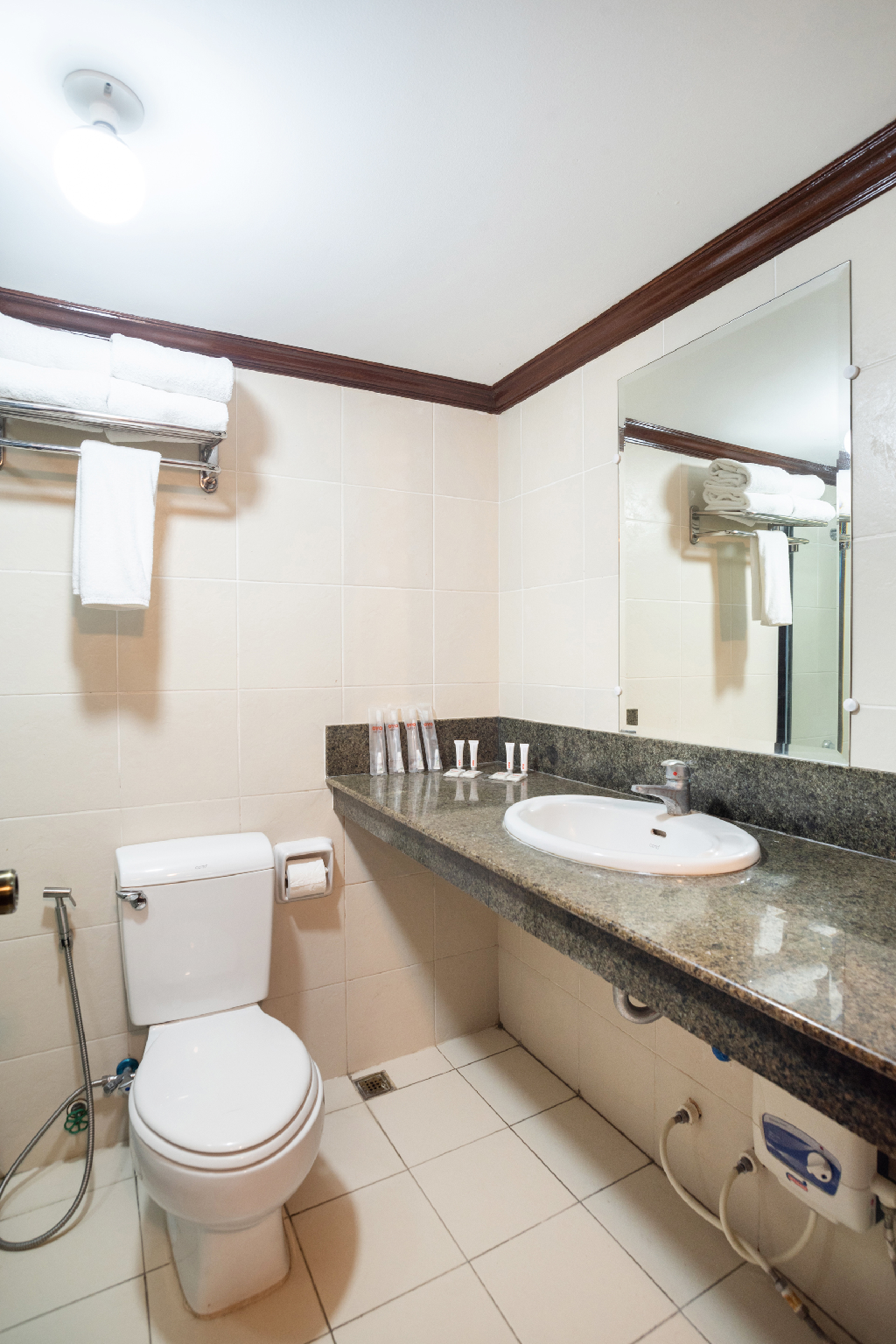 Superior Lakefront Family Room