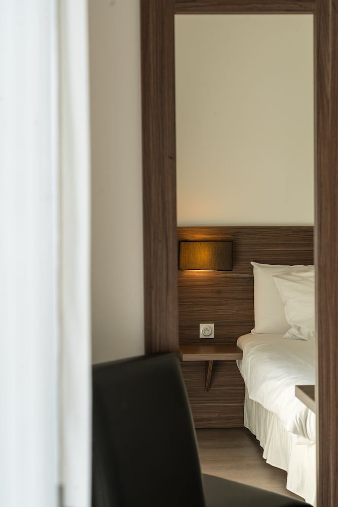 Hôtel Libéra Caen Standard Double Room, Balcony 11