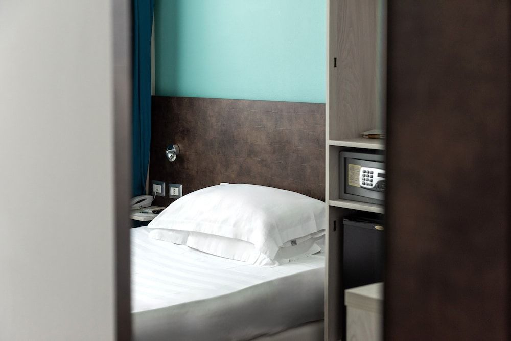 Phi Hotel Milano Compact Room 3