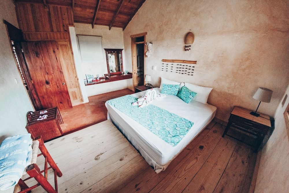 Altos de Caño Hondo Deluxe Double Room Single Use, 1 King Bed, Balcony, Bay View