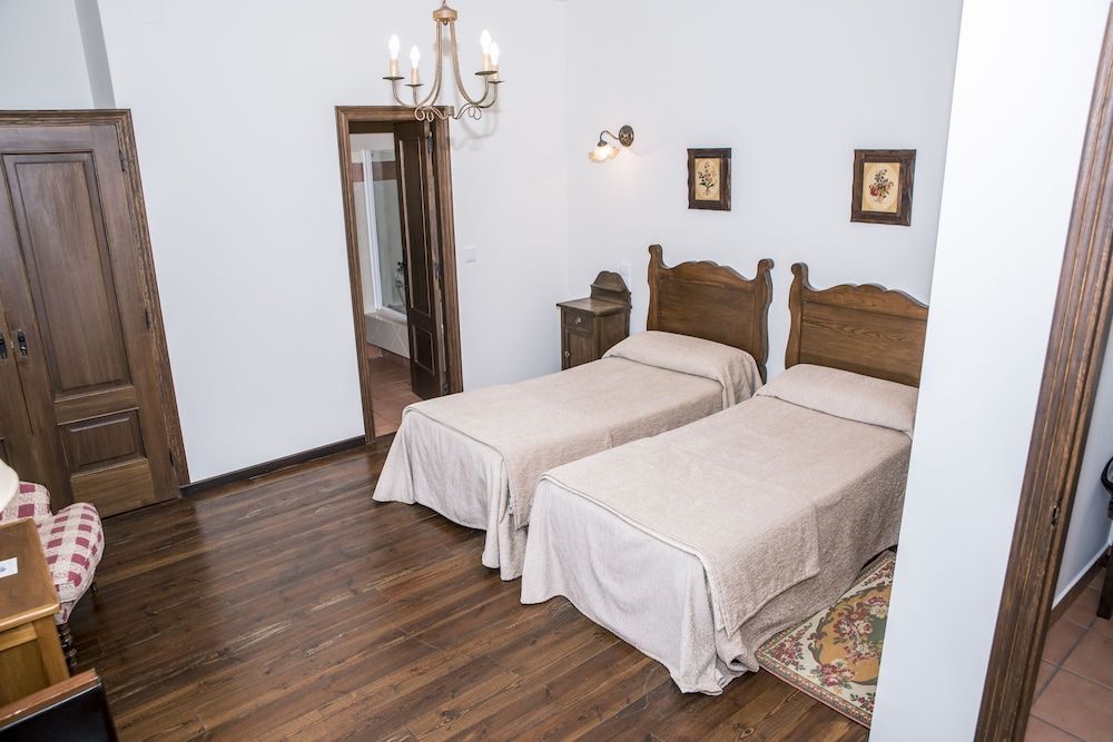 Hotel Monumento Pazo do Castro Triple Room (2 adults + 1 child) 2