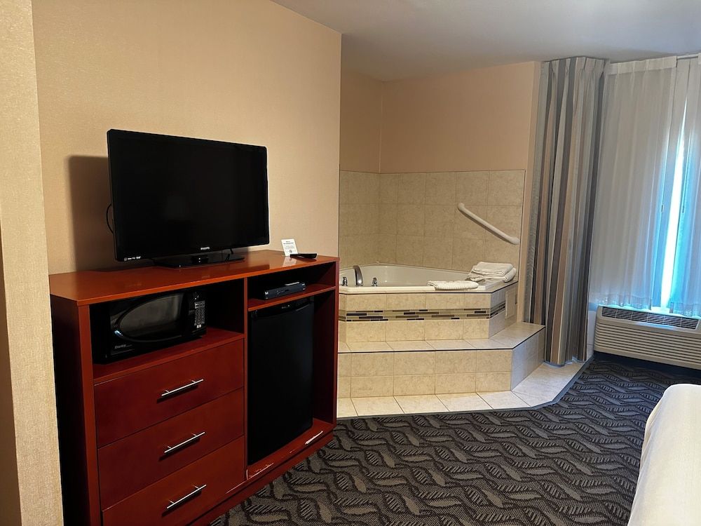 Quality Inn Standard Room, 2 Queen Beds, Non Smoking 15