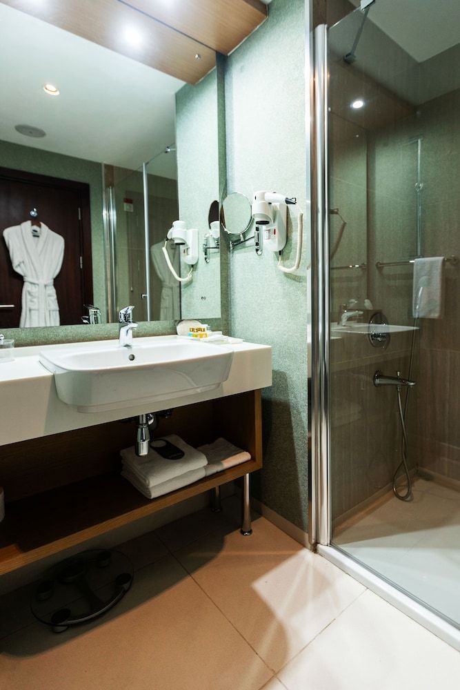 Dedeman Oskemen Hotel Family Apartment 4