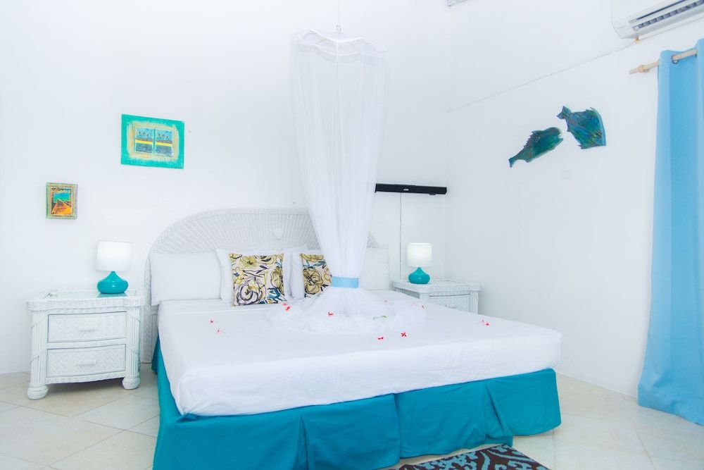 Cottage, 1 King Bed, Sea View, Garden Area