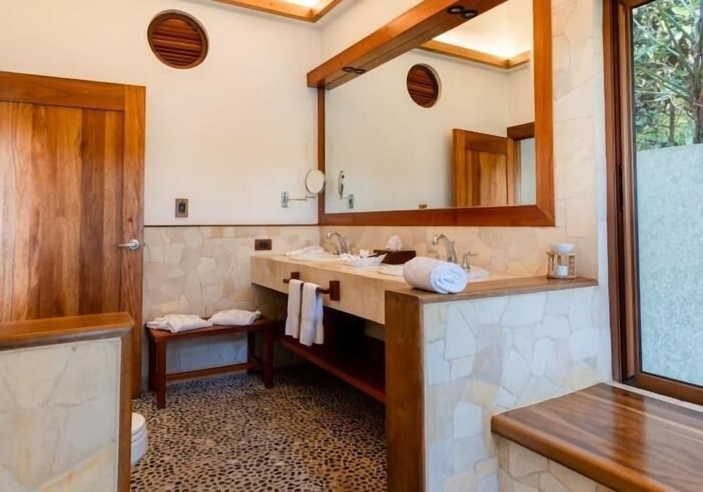 Bolontiku Boutique Hotel, Member of the Cayuga Collection Lake View Jr Suite Queen 10