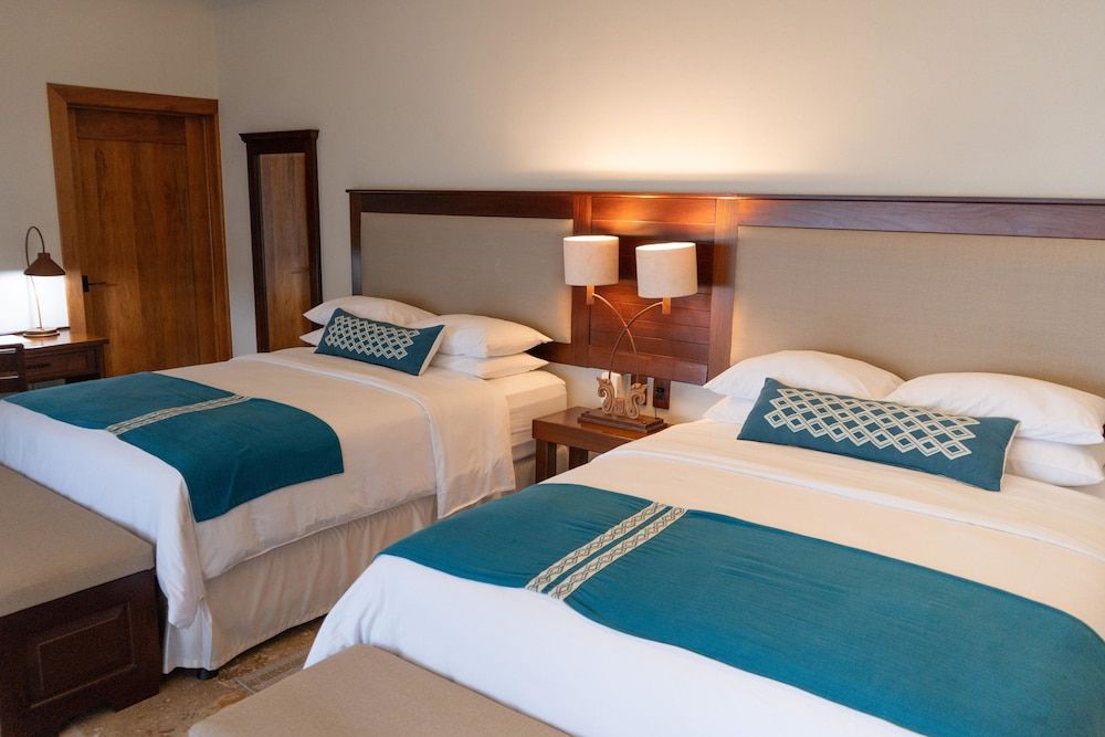 Bolontiku Boutique Hotel, Member of the Cayuga Collection Lake View Jr Suite Queen