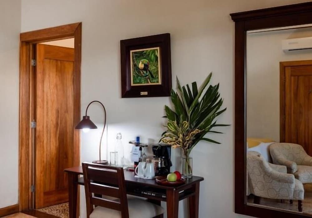 Bolontiku Boutique Hotel, Member of the Cayuga Collection Lake Breeze Suite 9