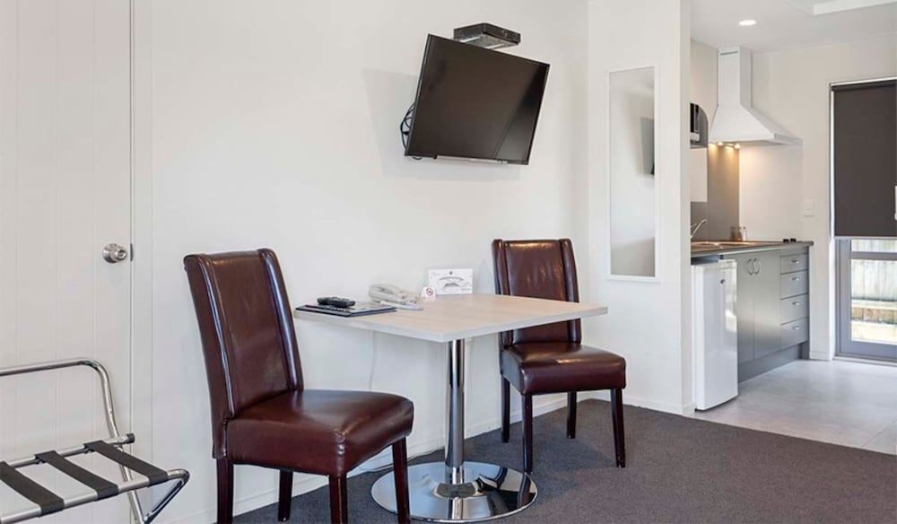 Rolleston Highway Motel Studio, 1 King Bed and Spa 3