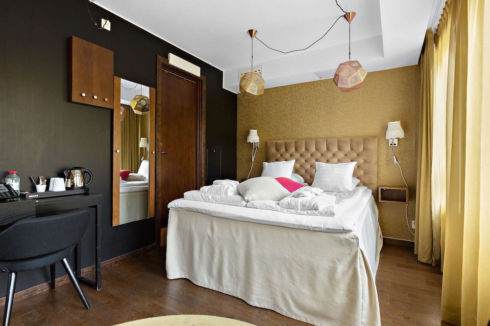Suite, 1 King Bed, Non Smoking, Balcony (with Sofabed)