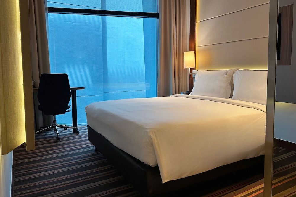 Standard Room, 1 Queen Bed, Courtyard View (Free Breakfast)
