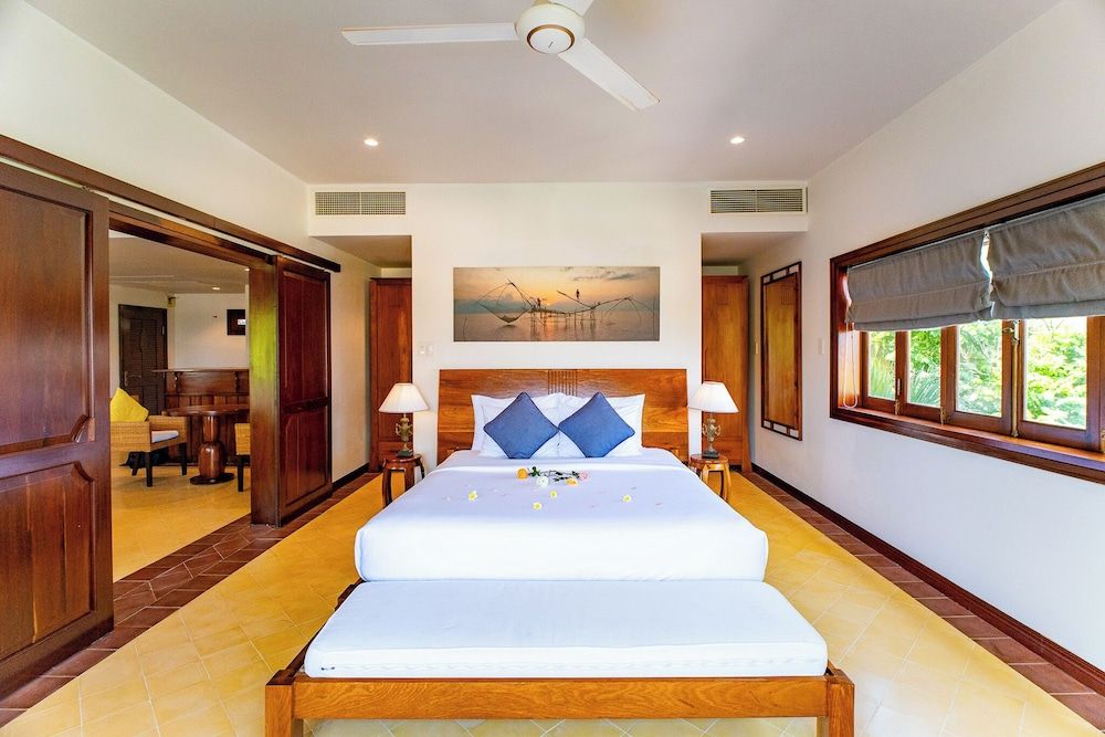 Suite, Sea View