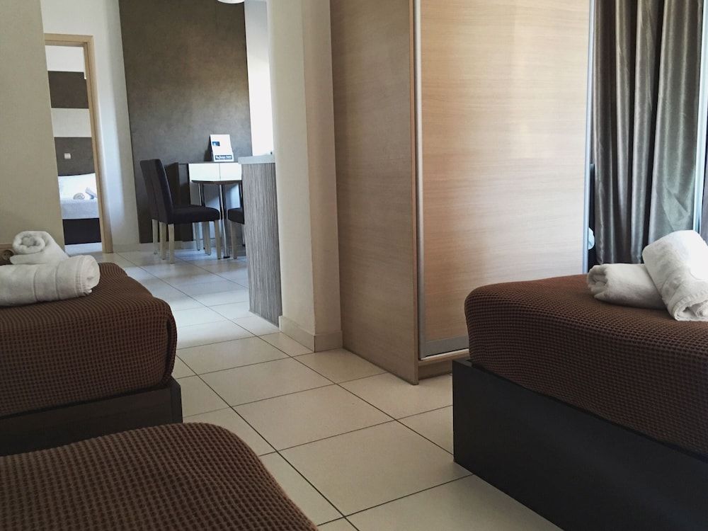 undefined Mc Queen Rooms & Apartments 3