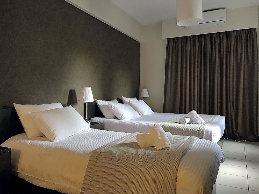 Mc Queen Rooms & Apartments Deluxe Triple Room (for 3) 5