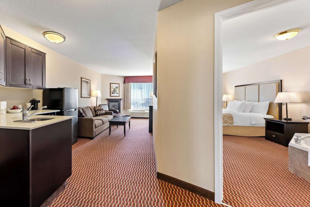 Best Western Of Olds Suite, 1 King Bed, Non Smoking, Jetted Tub 5