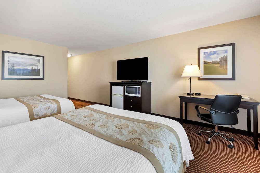 Best Western Of Olds Standard Room, 2 Queen Beds, Non Smoking 2