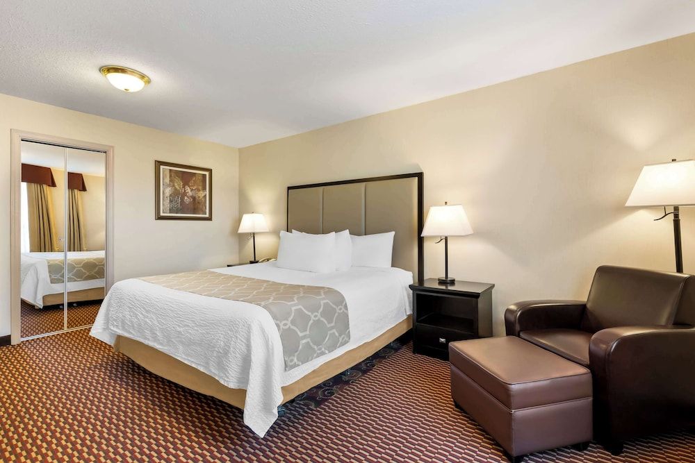 Best Western Of Olds Standard Room, 1 King Bed, Accessible, Non Smoking