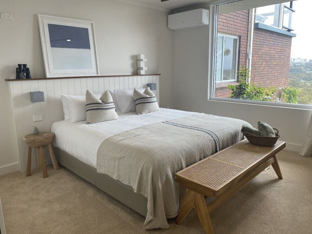 The Crest Apartment