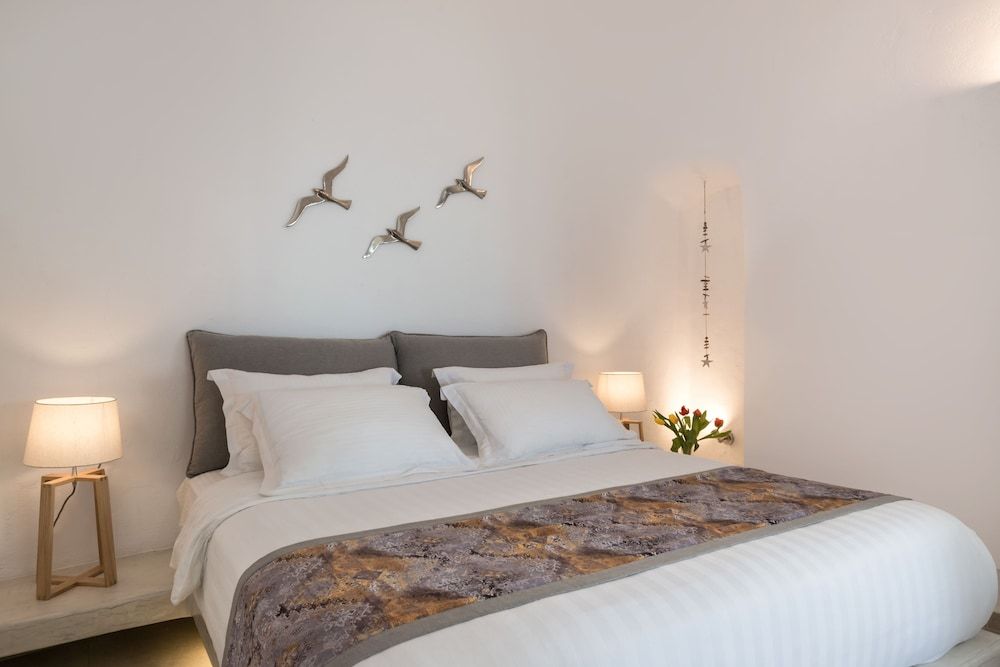 Adamant Suites Topaz Suite 3