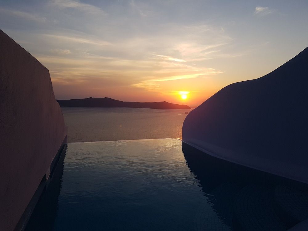 Adamant Suites Topaz Suite 7