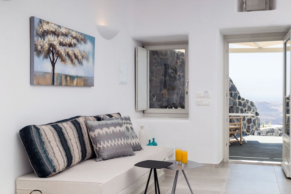 Adamant Suites Moonstone Suite with Private Pool 11