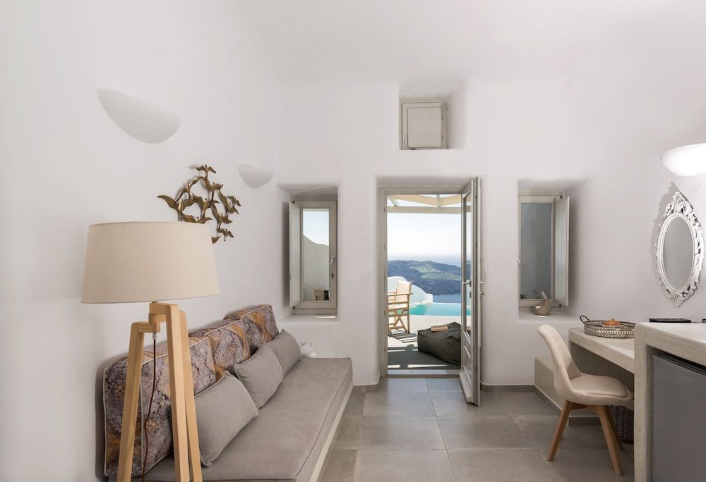 Adamant Suites Topaz Suite 12