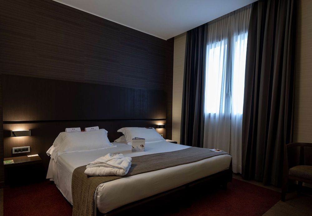 Deluxe Room, 1 Queen Bed