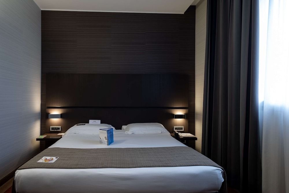 Comfort Room, 1 Queen Bed
