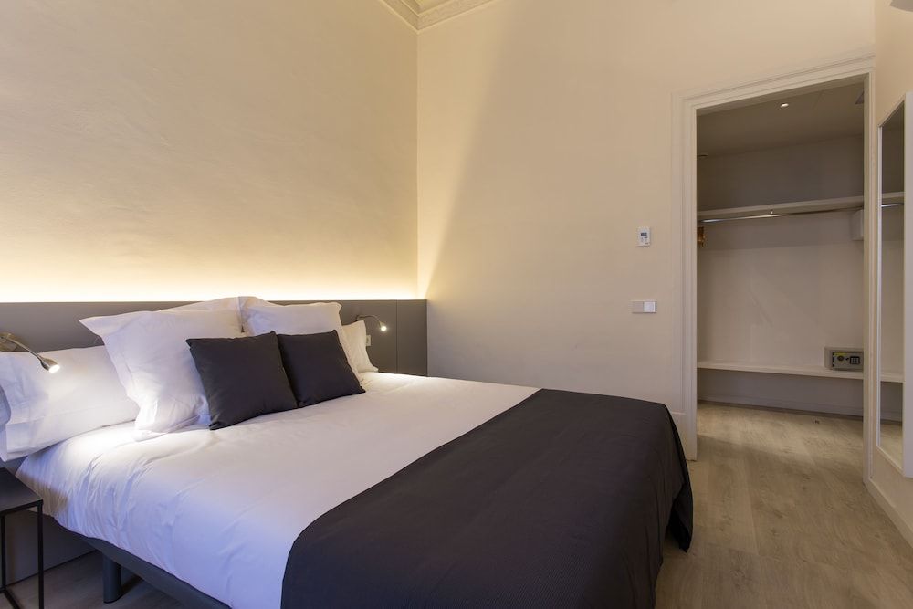 undefined Izaila Plaza Catalunya 3