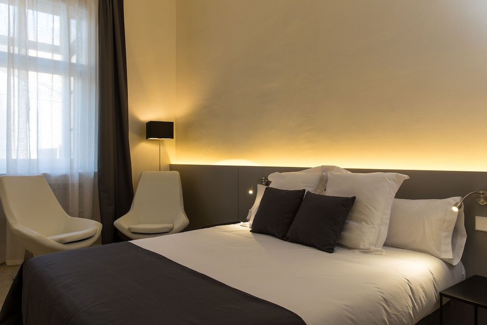 undefined Izaila Plaza Catalunya 8