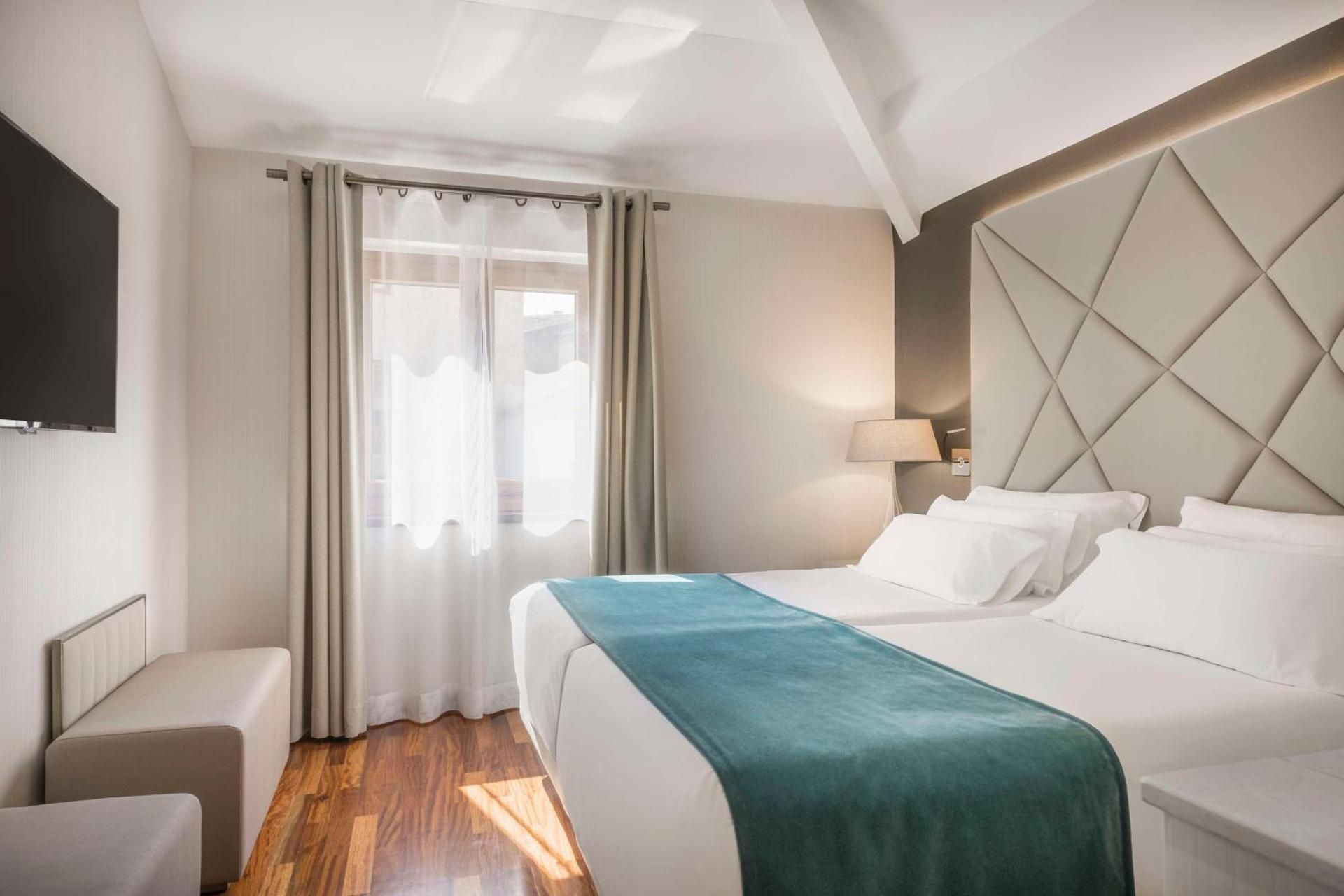 NH Collection Salamanca Palacio de Castellanos Junior Suite Duplex Twin Extrabed (2 AD + 1 CH)
