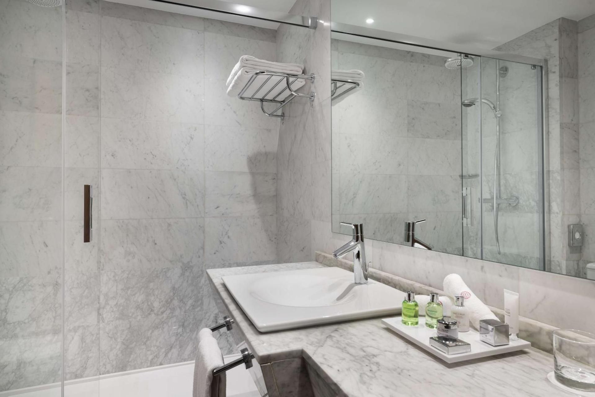 NH Collection Salamanca Palacio de Castellanos Junior Suite Duplex Twin Extrabed (2 AD + 1 CH) 2